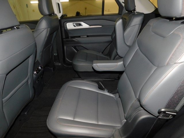 Used 2025 Ford Explorer Active w/ Active Comfort Package image 12