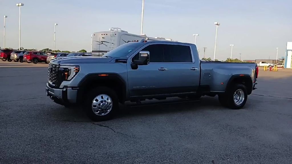 Used 2024 GMC Sierra 3500 Denali Ultimate AWD/4WD image 4