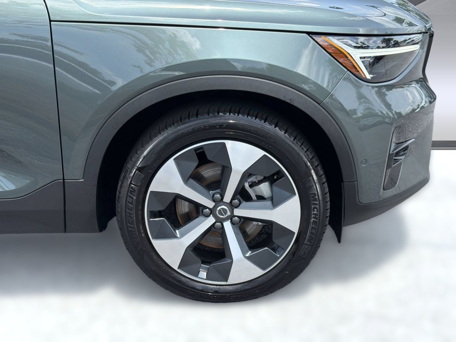 Certified 2026 Volvo XC40 B5 Plus AWD/4WD image 12