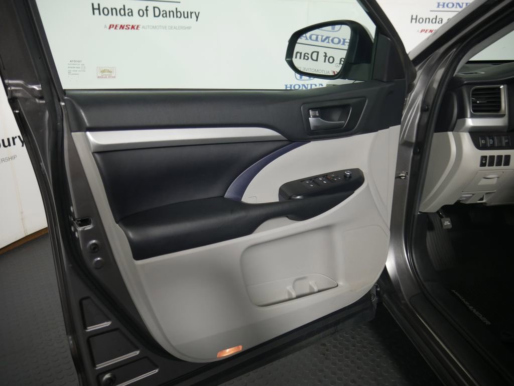Used 2019 Toyota Highlander XLE image 15