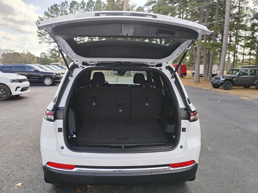 New 2025 Jeep Grand Cherokee Laredo X w/ Trailer Tow Package image 14
