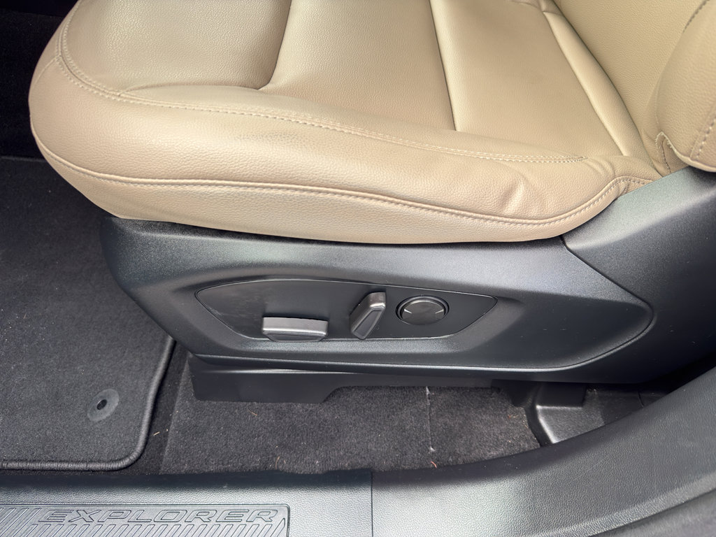 Used 2020 Ford Explorer XLT w/ Equipment Group 202A image 16