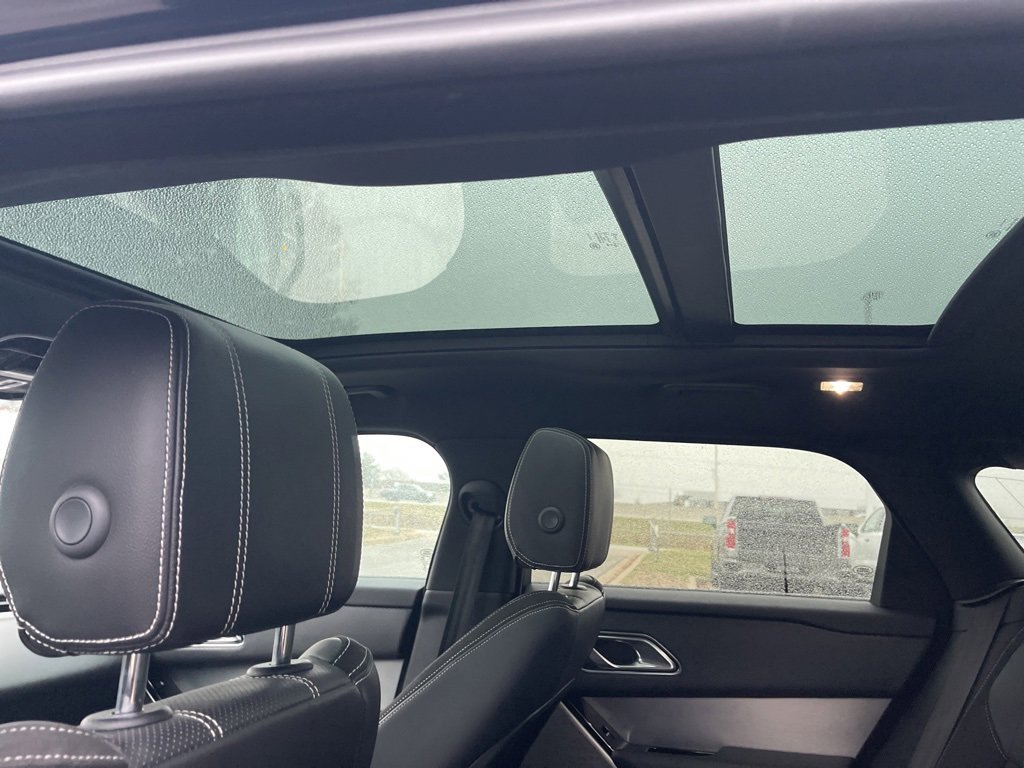 Used 2018 Land Rover Range Rover Velar R-Dynamic SE image 16