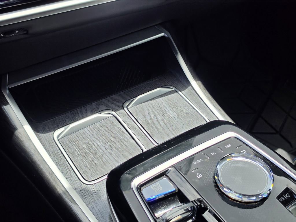 Used 2023 BMW 760i xDrive w/ Executive Package image 24