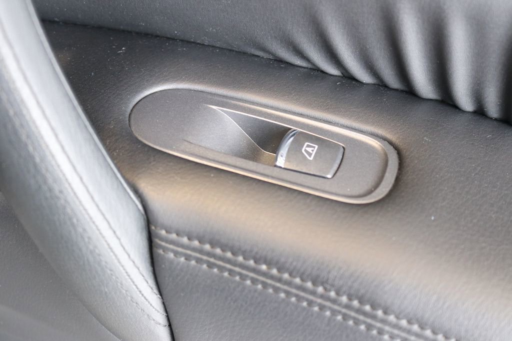 Used 2024 Nissan Armada SL image 33