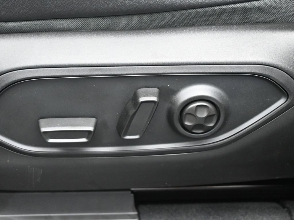 New 2025 Jeep Grand Cherokee L Limited w/ Black Appearance Package image 18