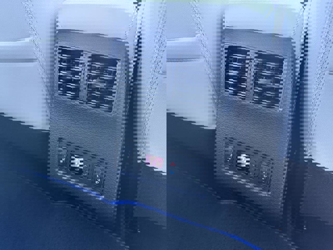 Used 2024 Mitsubishi Outlander SEL image 34