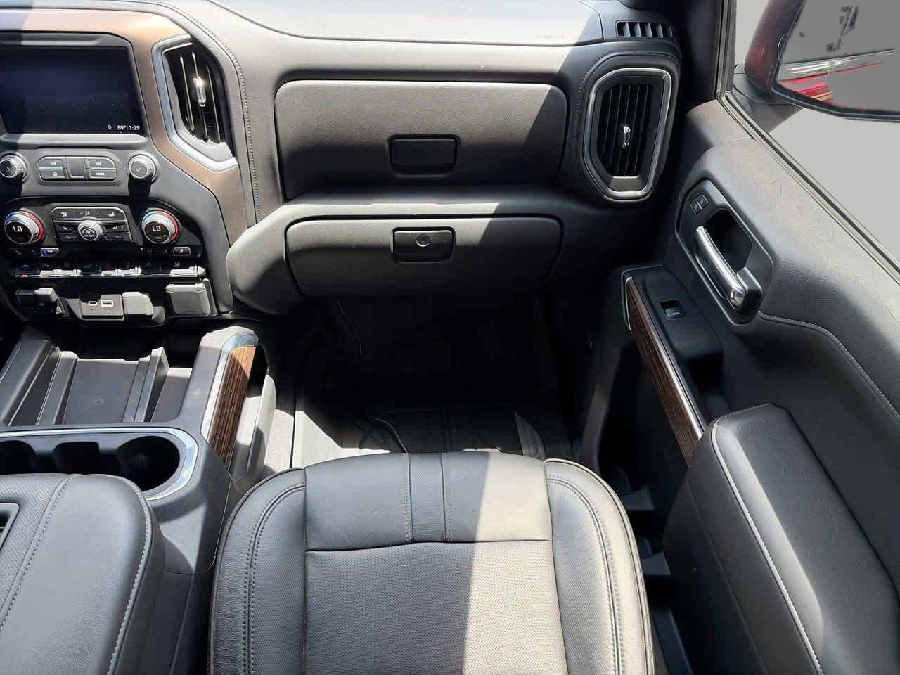 Used 2019 Chevrolet Silverado 1500 High Country w/ Technology Package AWD/4WD image 12