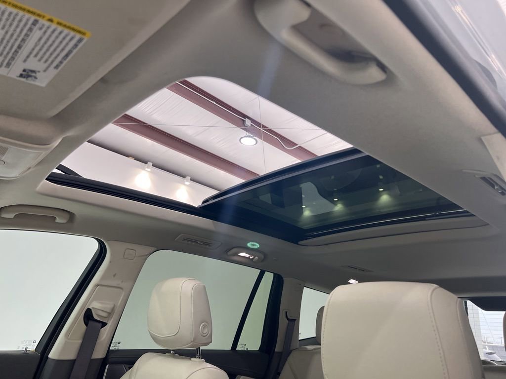 Used 2025 Cadillac XT6 Premium Luxury image 16