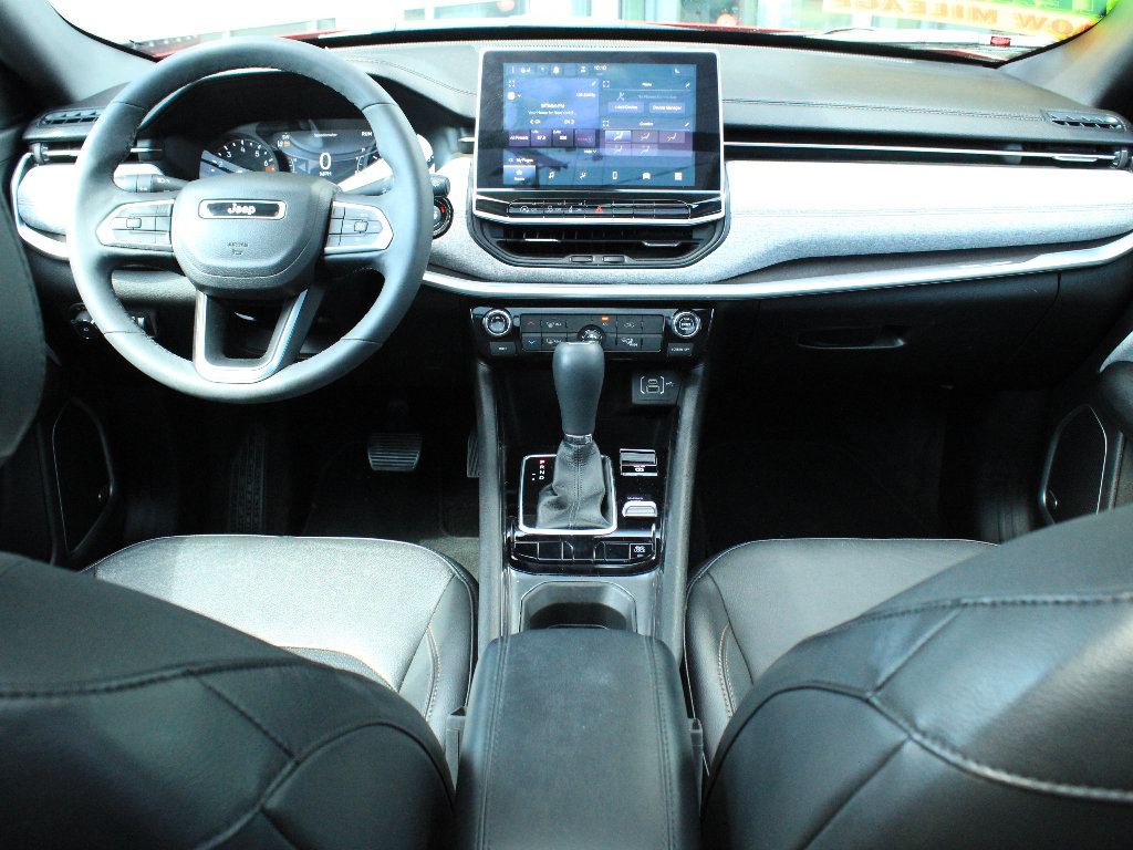 Certified 2023 Jeep Compass Latitude w/ Sun and Sound Group AWD/4WD image 19