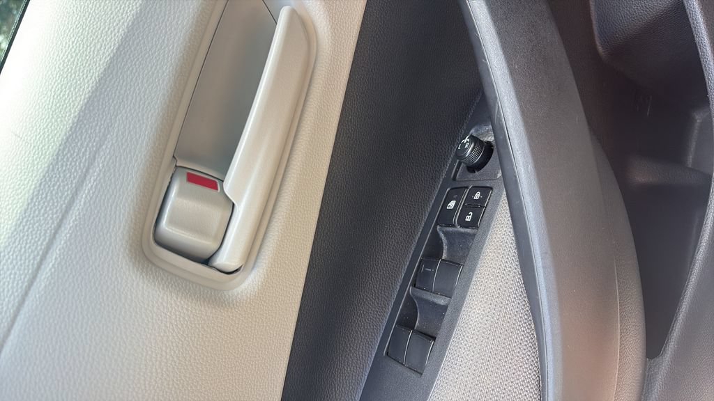 Used 2025 Toyota Corolla LE FWD image 17