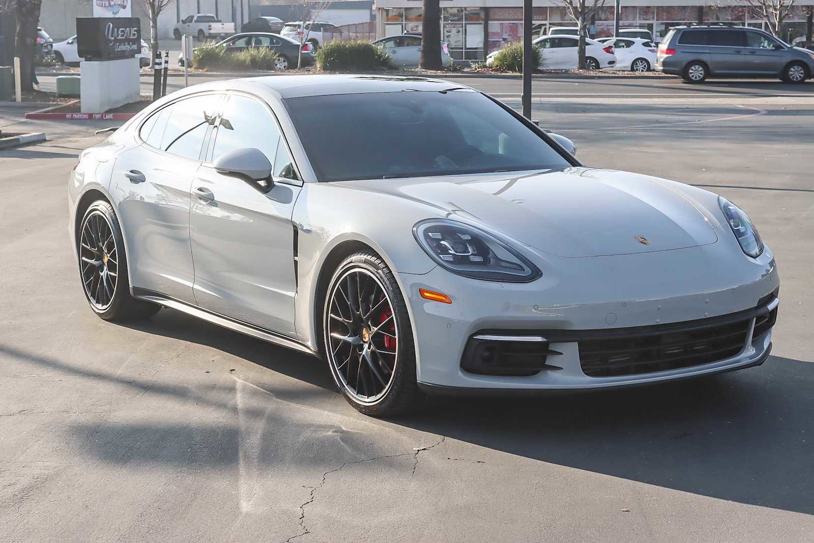 Used 2018 Porsche Panamera 4 image 5