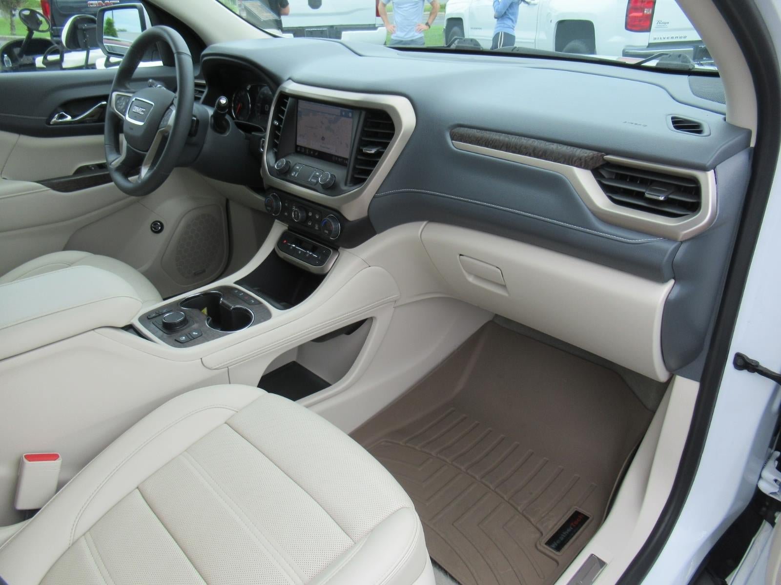 Used 2023 GMC Acadia Denali w/ Denali Ultimate Package FWD image 11