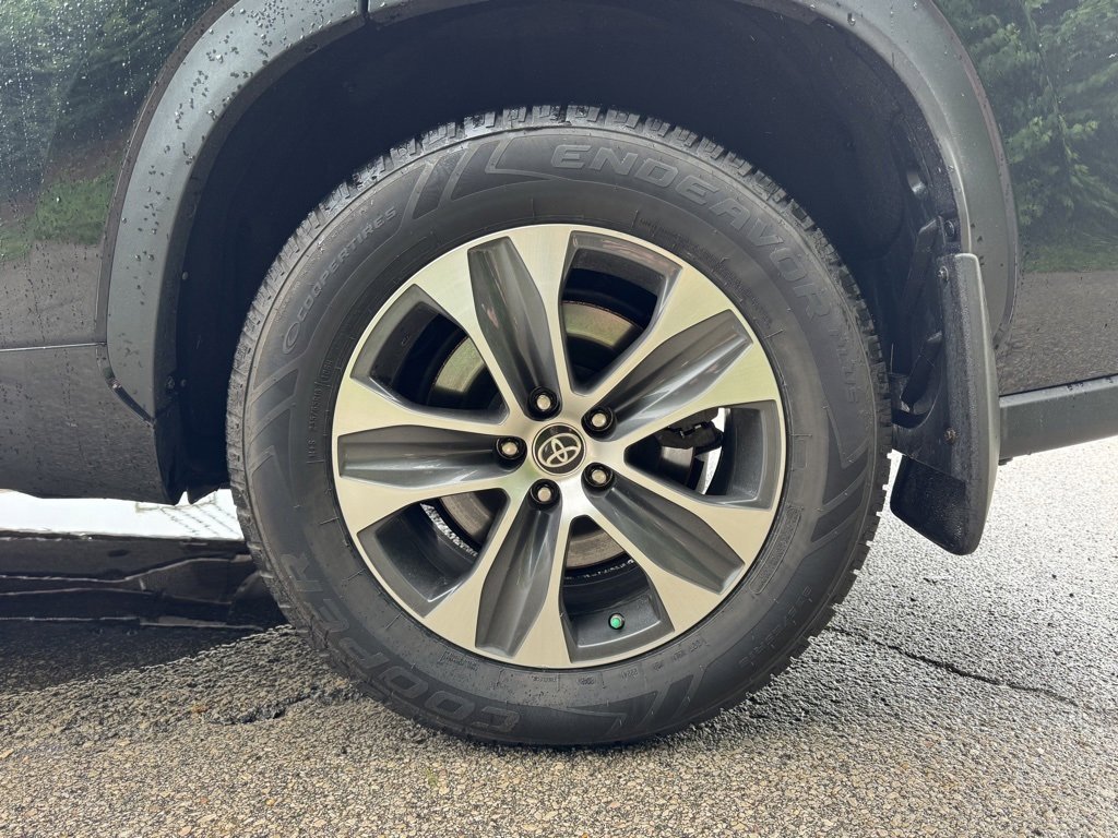 Used 2022 Toyota Highlander XLE image 8