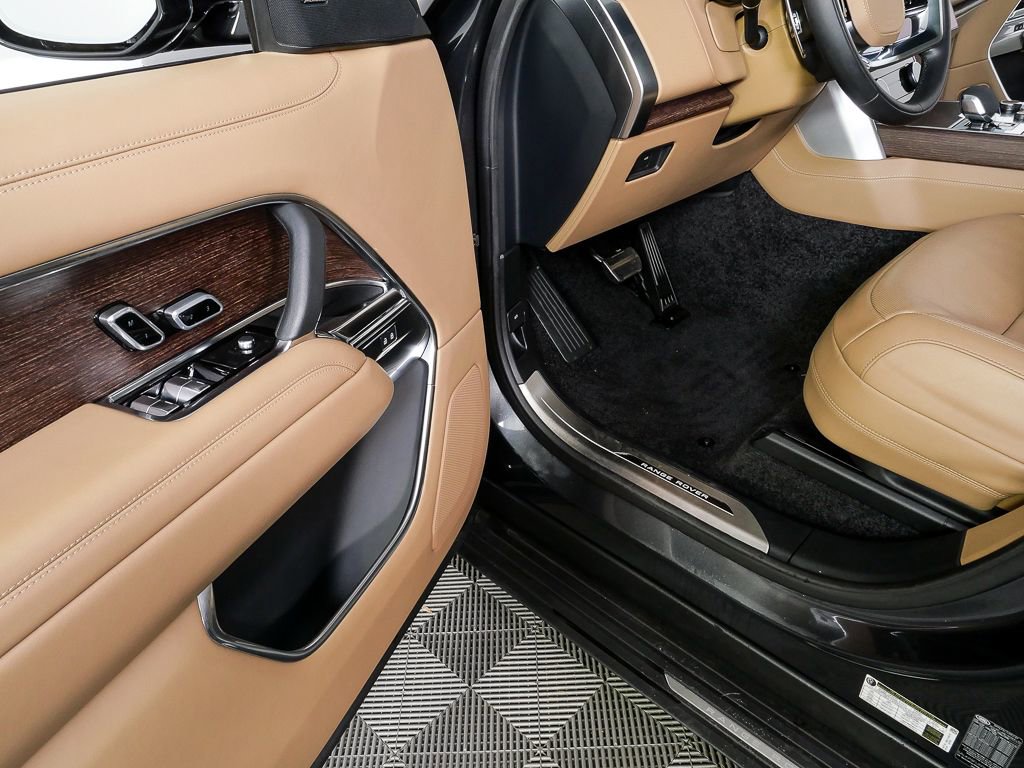 Used 2023 Land Rover Range Rover SE image 8