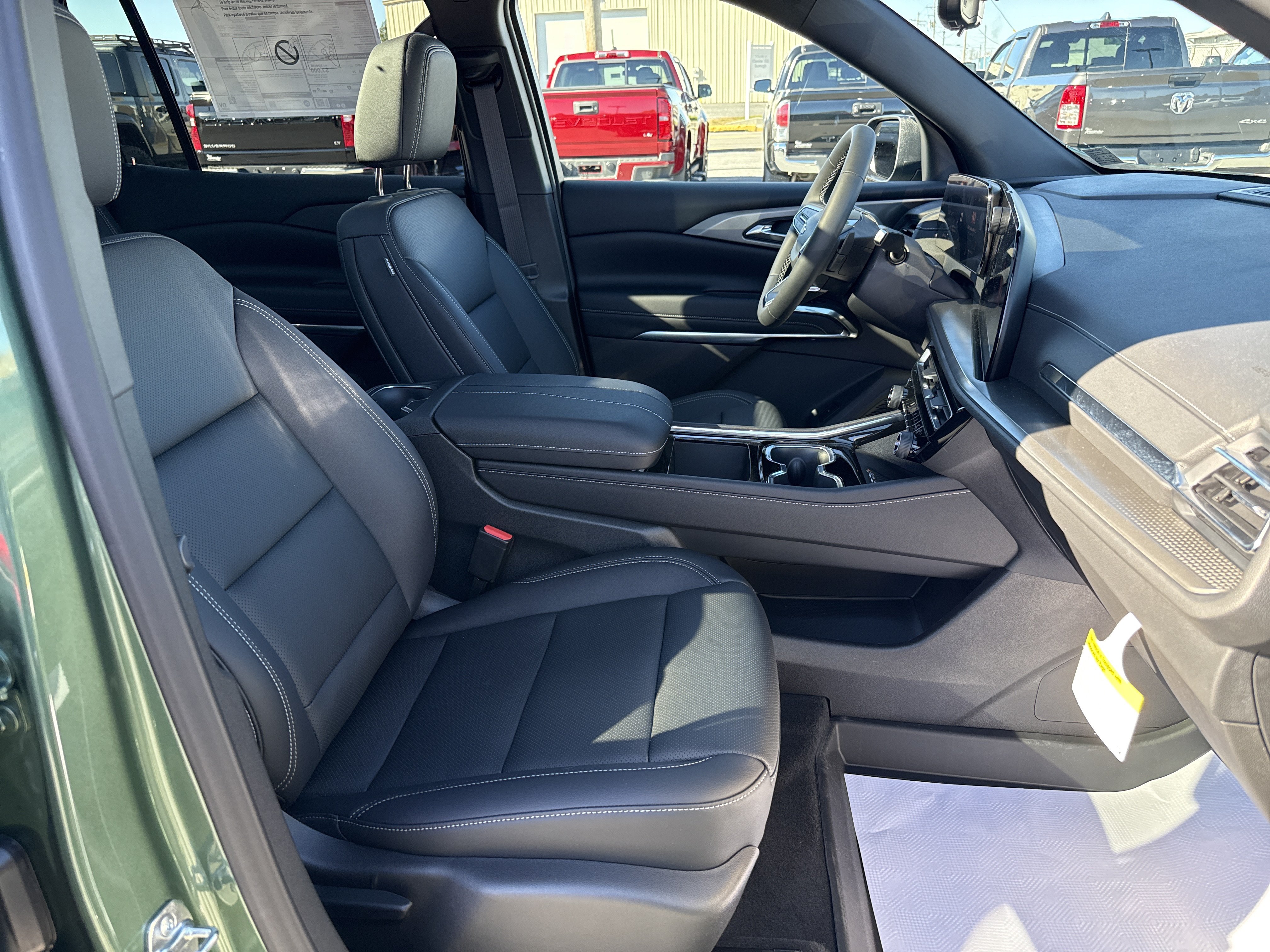 New 2027 Chevrolet Traverse LT w/ Sun and Wheel Package AWD/4WD image 8