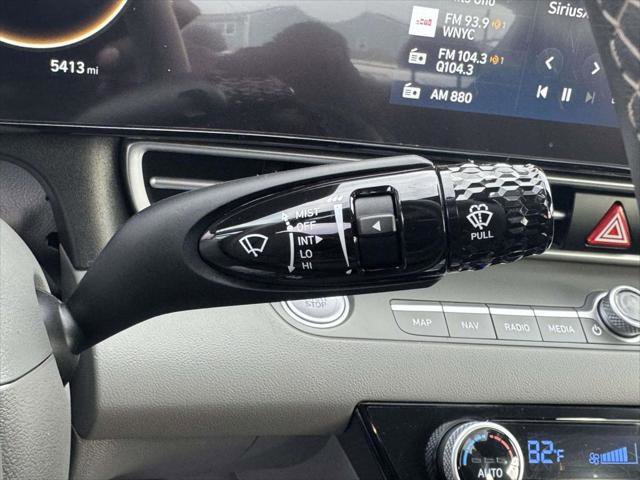 Used 2025 Hyundai Elantra SEL image 23