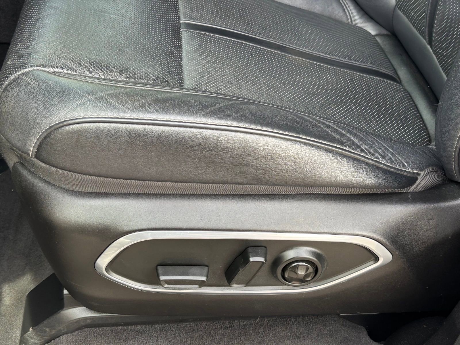 Used 2024 Jeep Wagoneer Series II w/ Flexible Seating Group RWD image 20