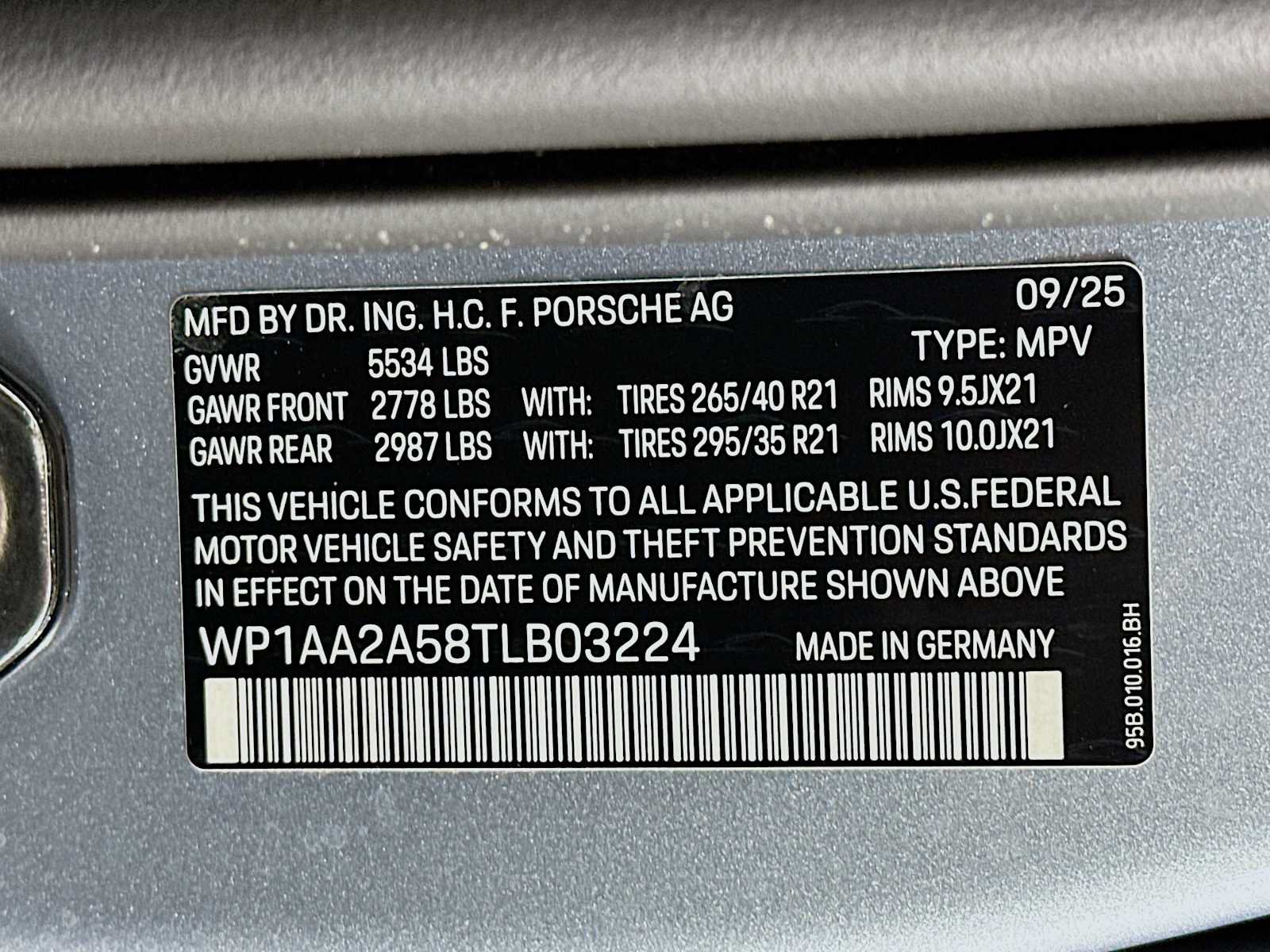 Certified 2026 Porsche Macan AWD/4WD image 33