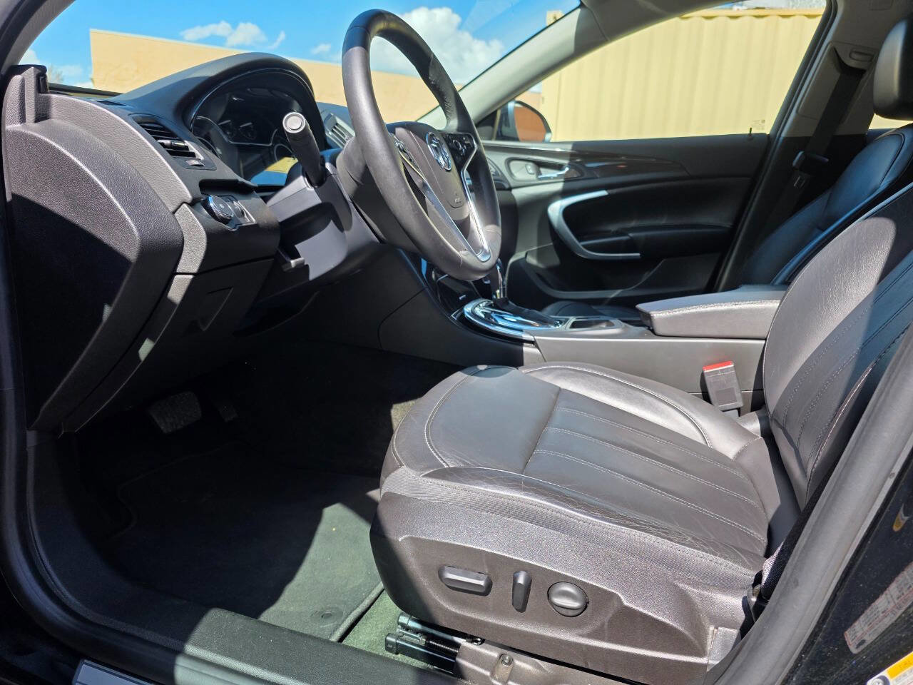 Used 2017 Buick Regal Sport Touring image 12