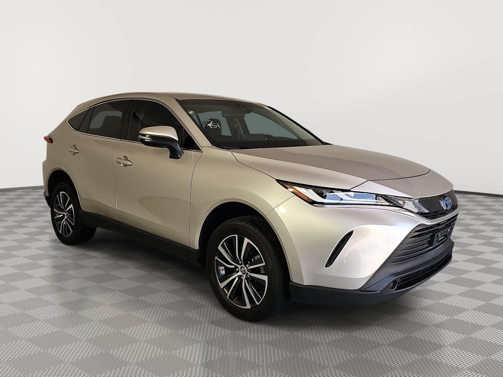 Used 2023 Toyota Venza LE AWD/4WD image 2