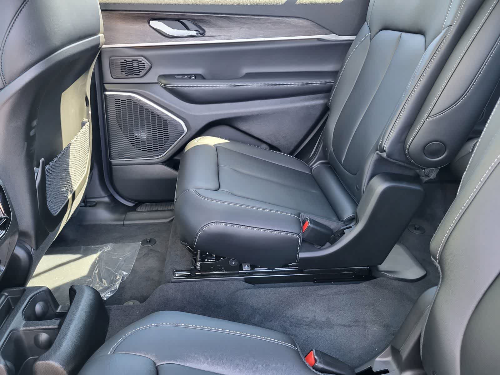 New 2026 Jeep Grand Cherokee L Limited AWD/4WD image 21