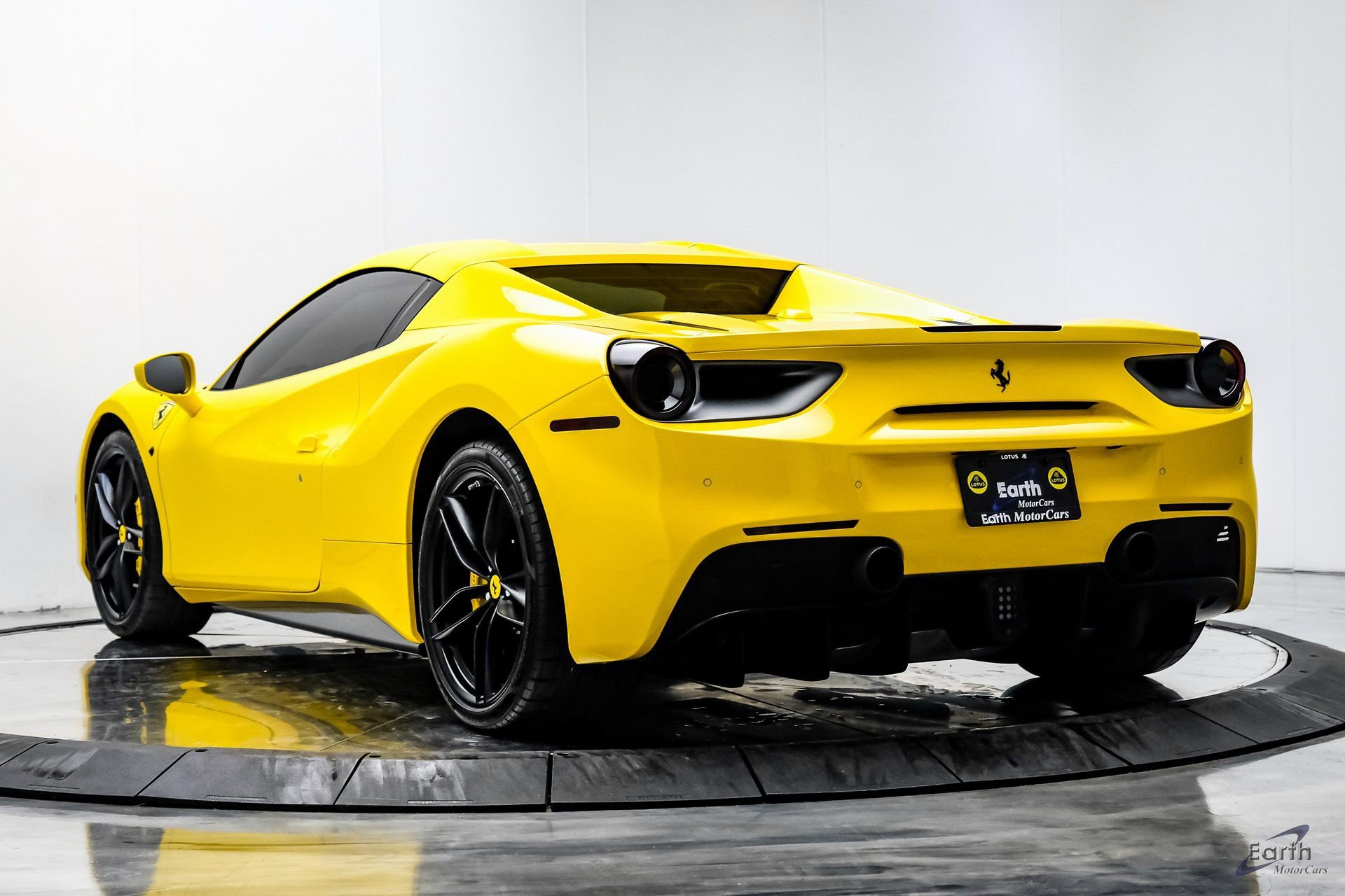 Used 2017 Ferrari 488 Spider image 14