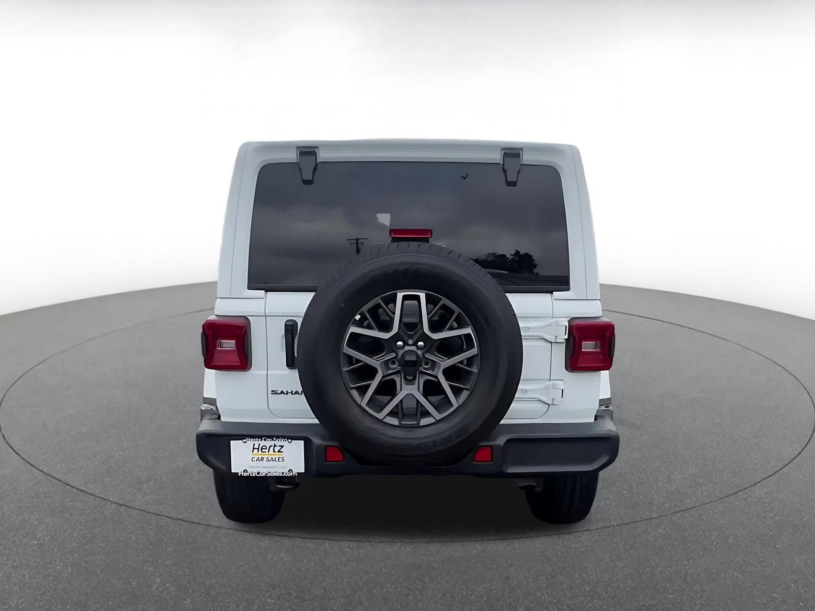Used 2025 Jeep Wrangler Unlimited Sahara AWD/4WD image 12