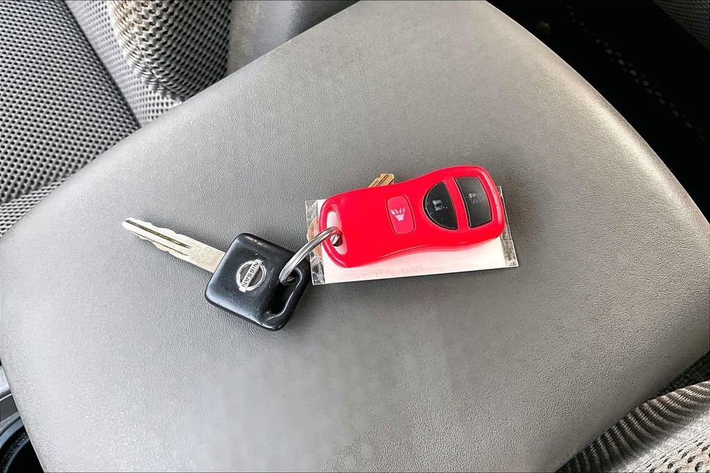 Used 2010 Nissan Frontier SE image 31