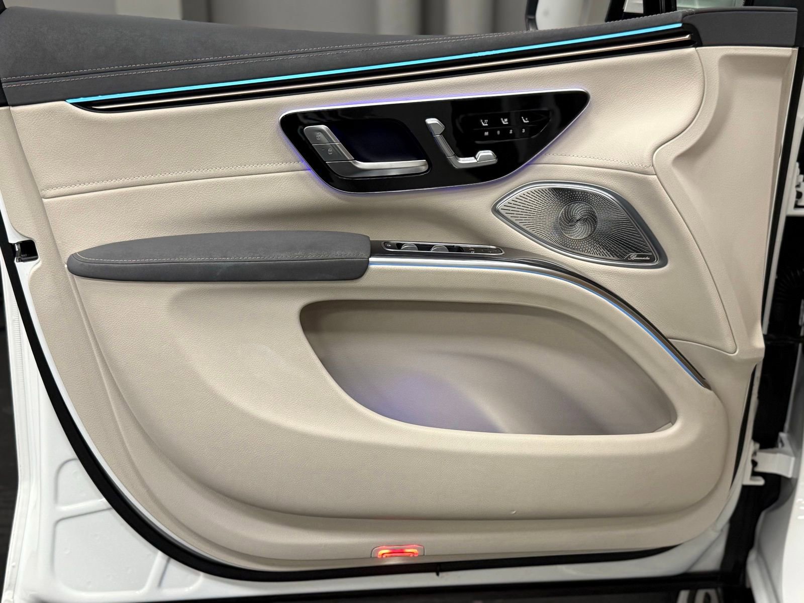 Used 2023 Mercedes-Benz EQS 450+ SUV image 17