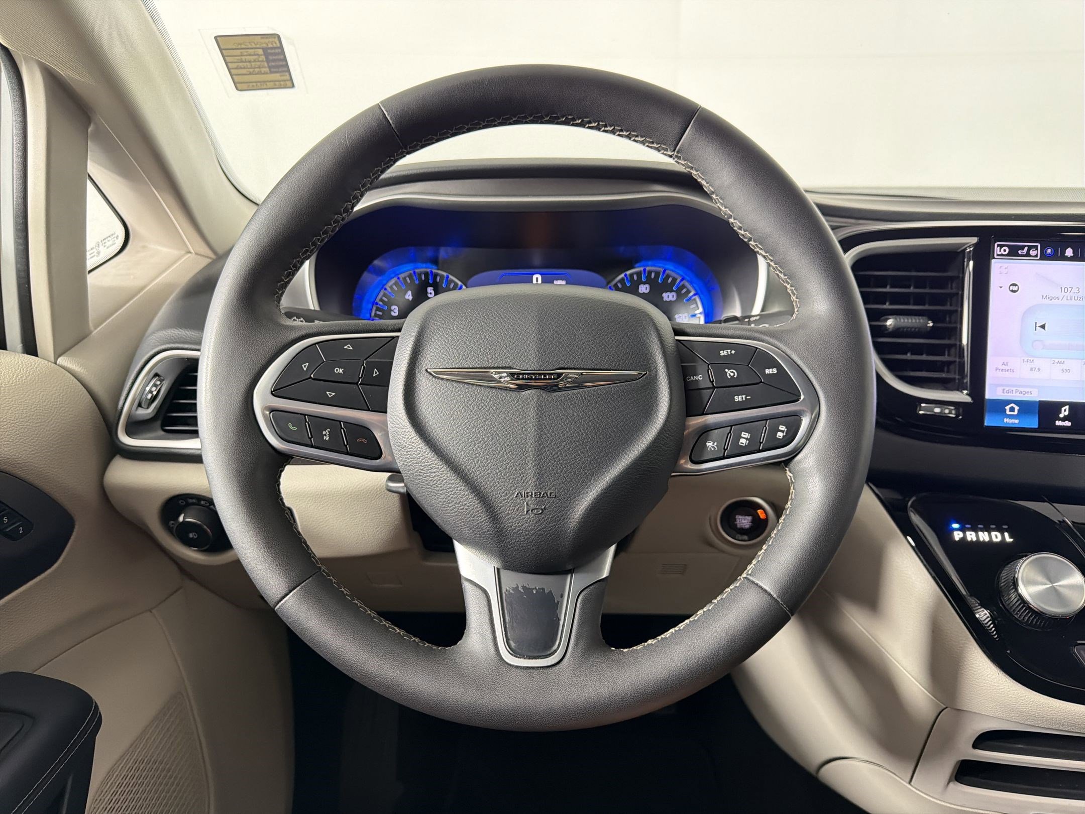 Used 2023 Chrysler Pacifica Touring-L FWD image 15