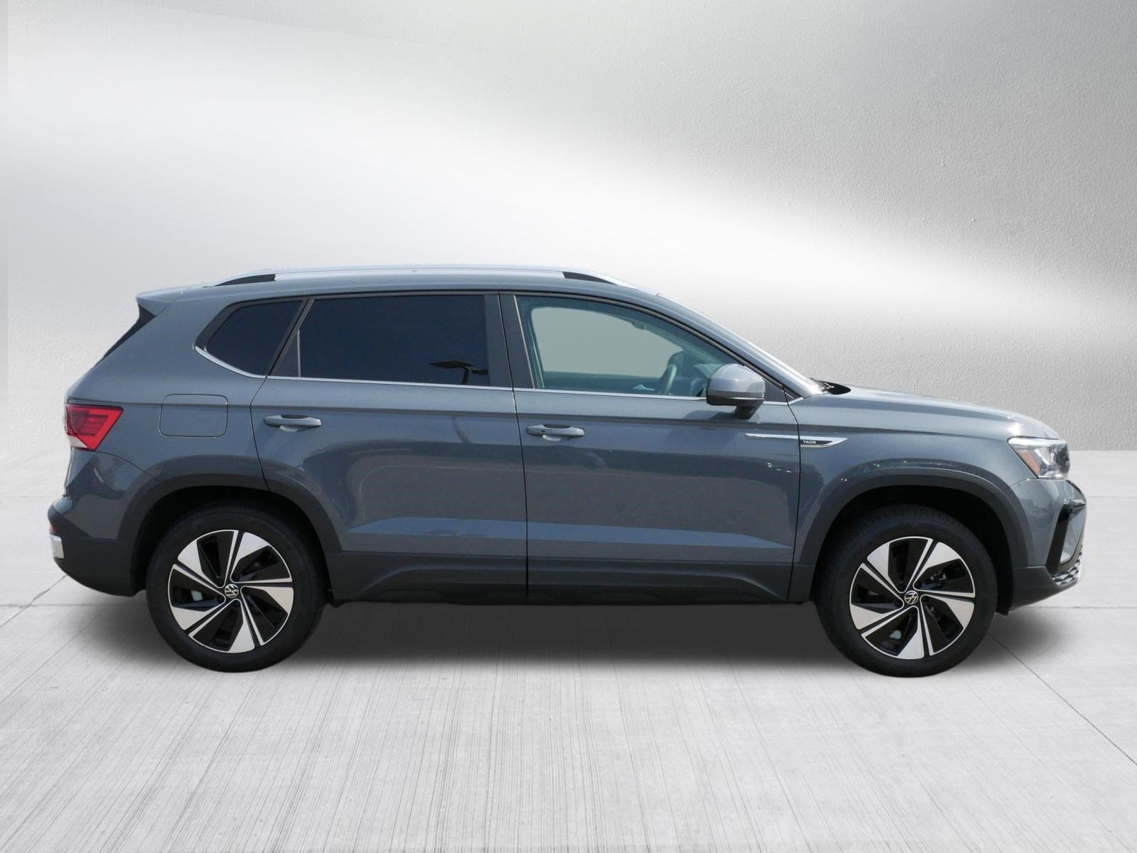 Certified 2024 Volkswagen Taos SE image 8
