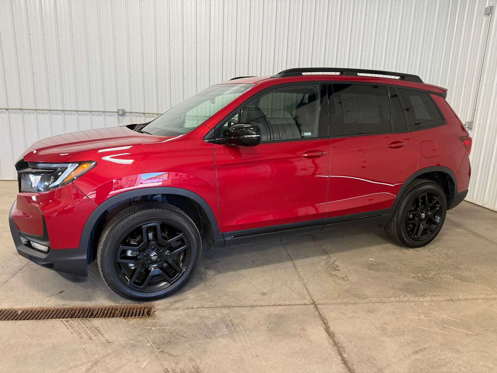 Used 2024 Honda Passport Black Edition image 2