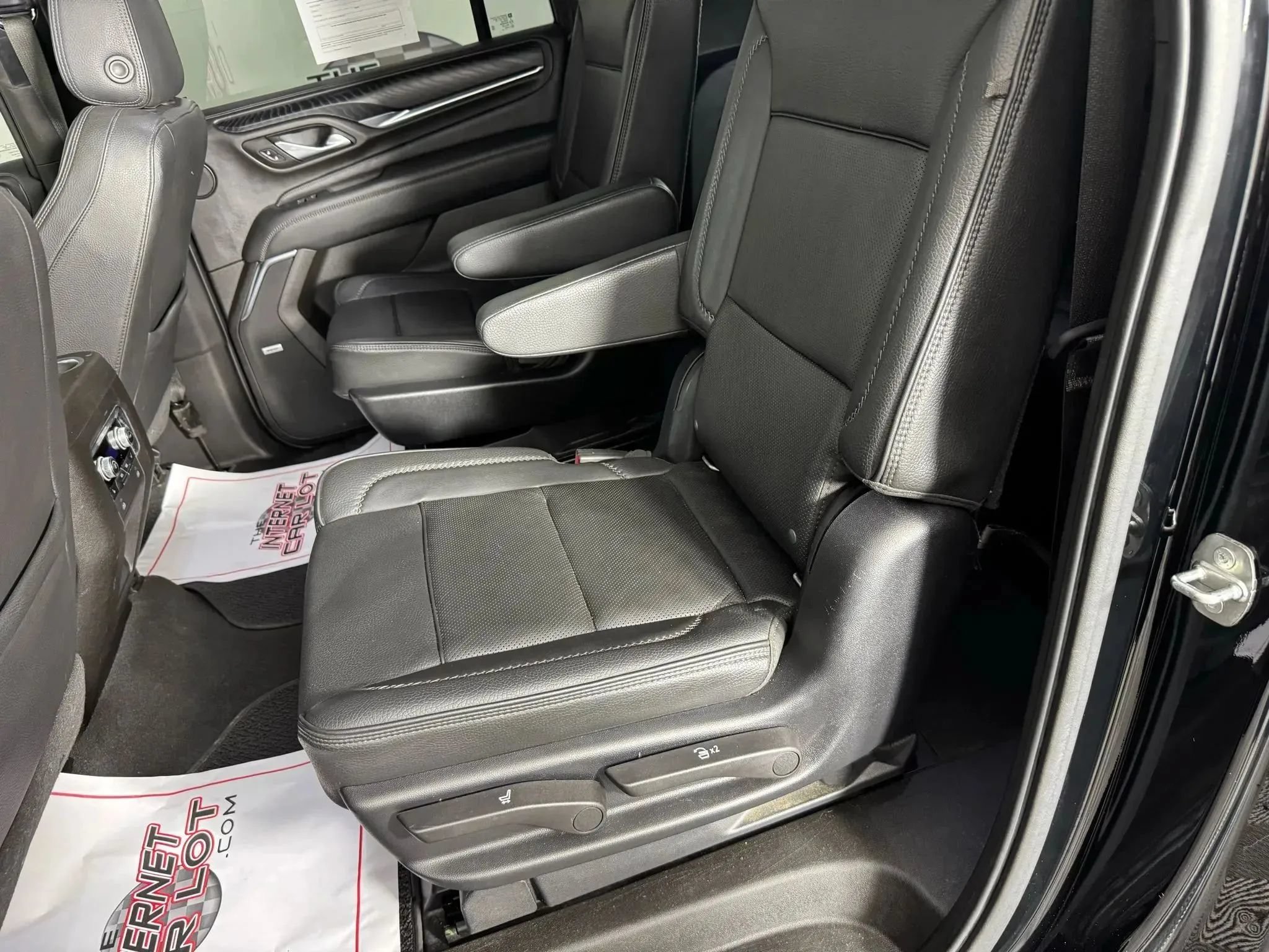 Used 2021 GMC Yukon XL Denali w/ Advanced Technology Package AWD/4WD image 40
