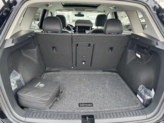 Used 2025 Volkswagen Taos SE w/ Panoramic Sunroof Package AWD/4WD image 34