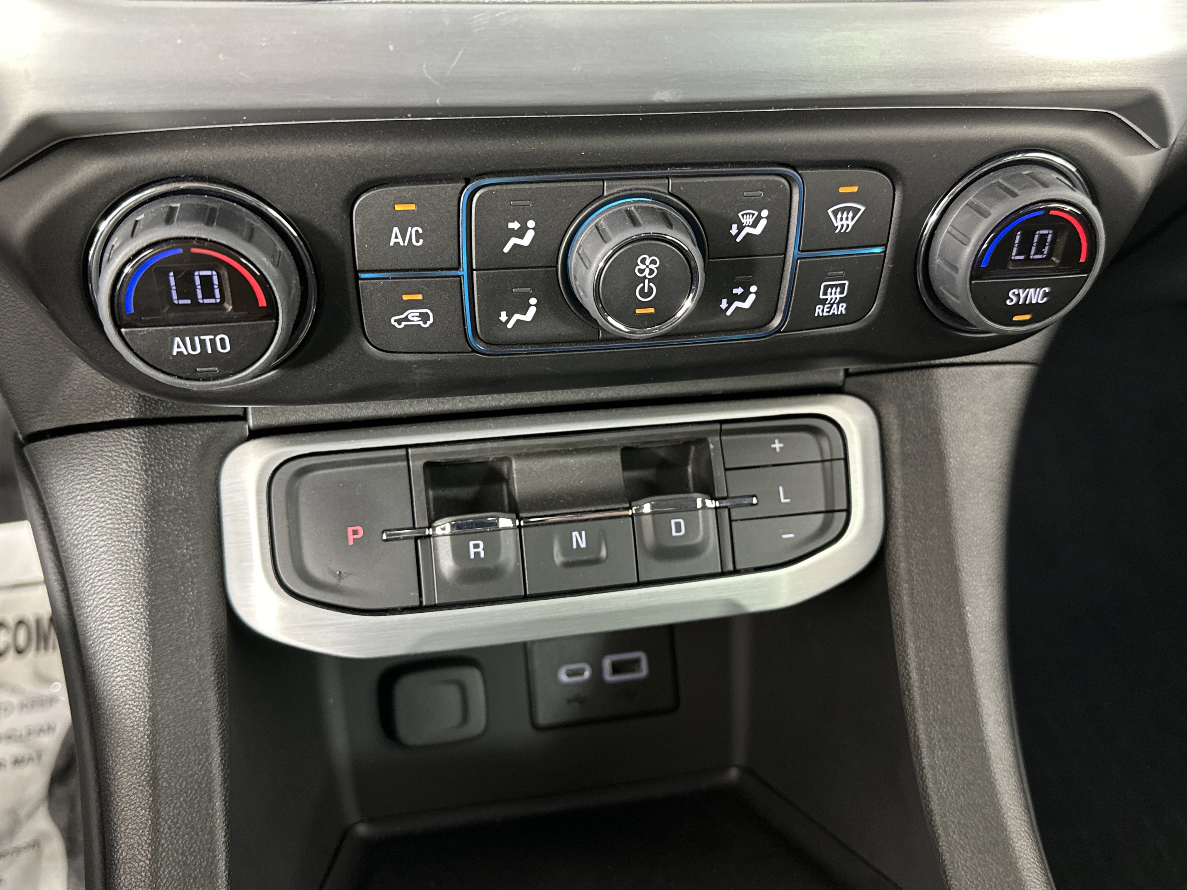Certified 2023 GMC Acadia SLE w/ Driver Convenience Package image 25