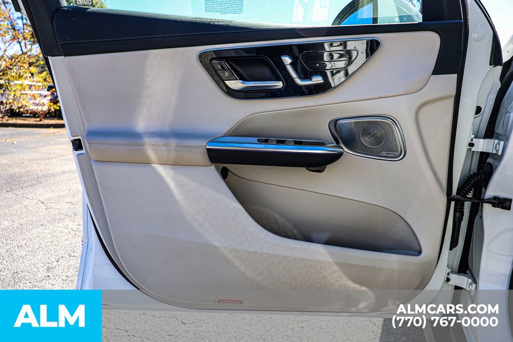 Used 2025 Mercedes-Benz GLC 300 4MATIC image 43