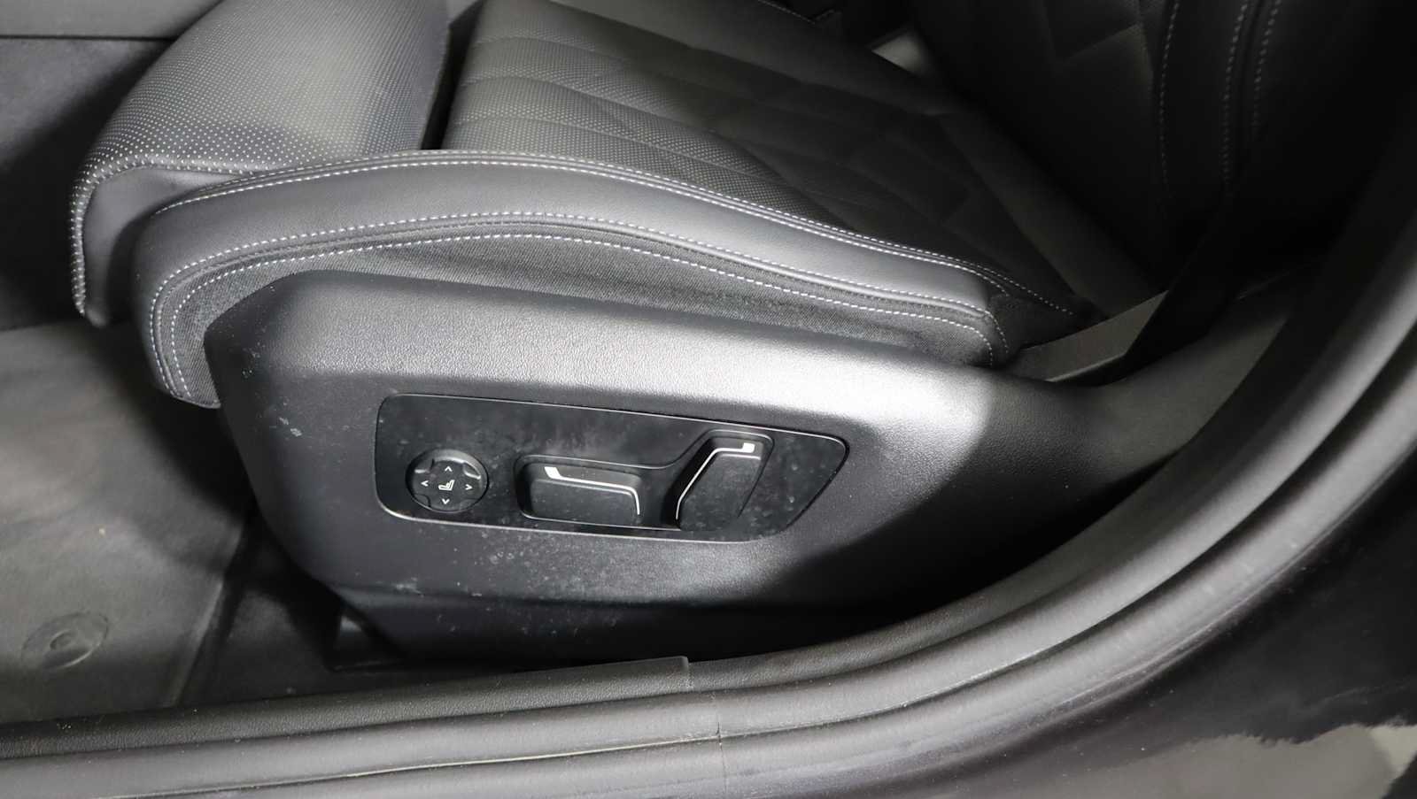 Used 2024 BMW 530i xDrive w/ Premium Package AWD/4WD image 21