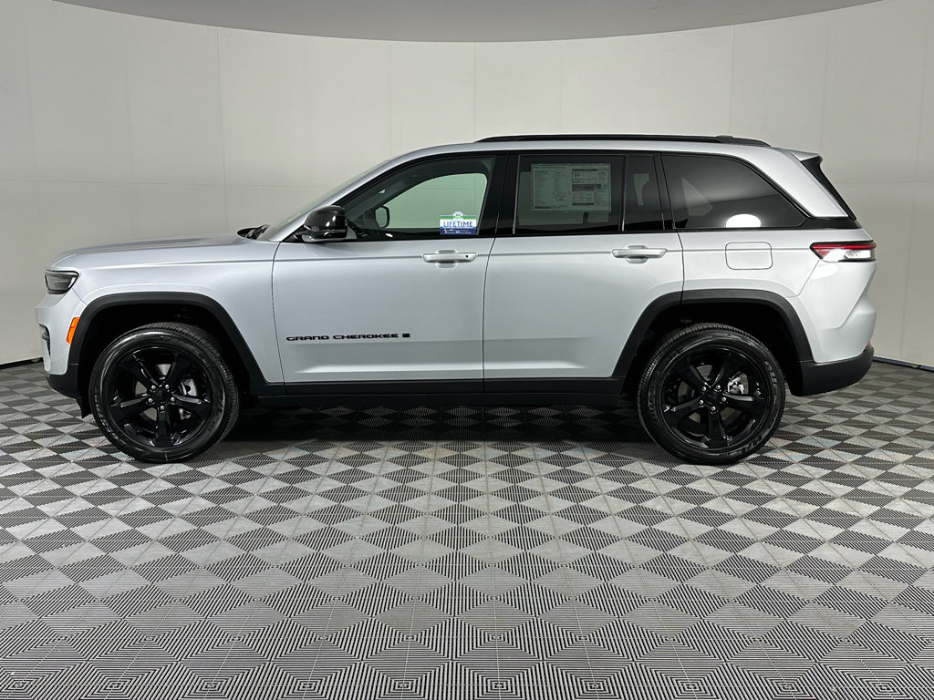 New 2025 Jeep Grand Cherokee Altitude AWD/4WD image 15