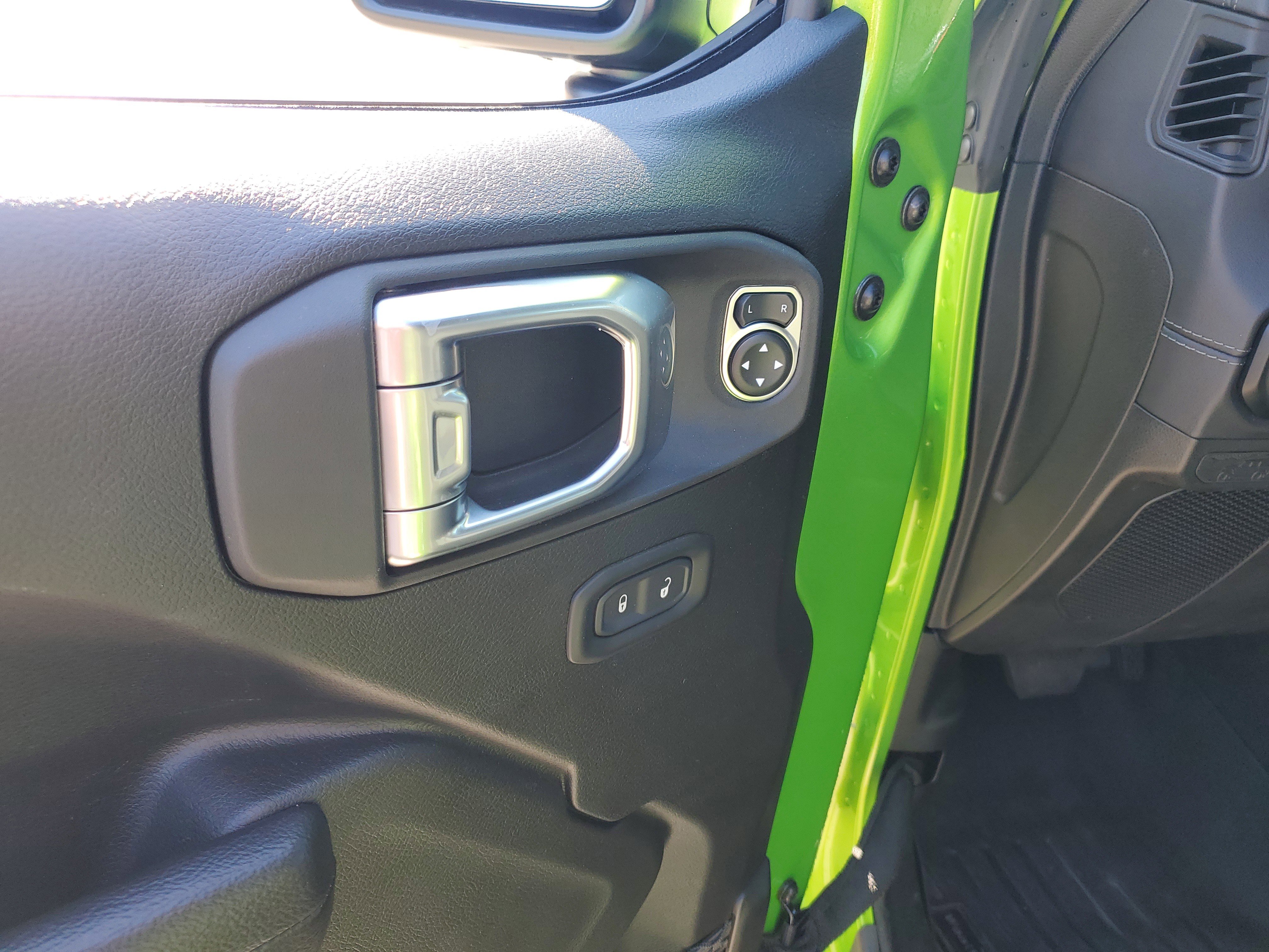 Used 2025 Jeep Wrangler Rubicon image 12