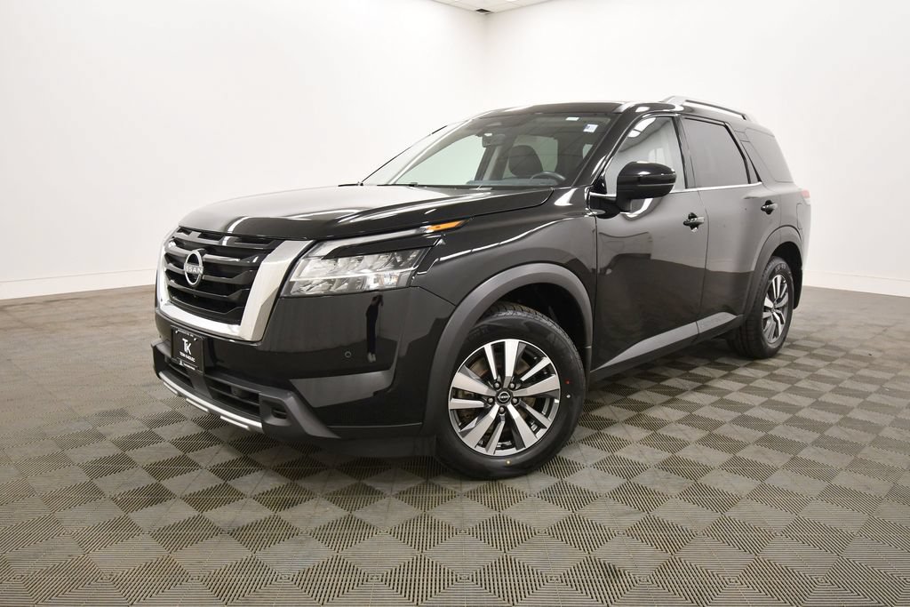 Used 2024 Nissan Pathfinder SL AWD/4WD image 2