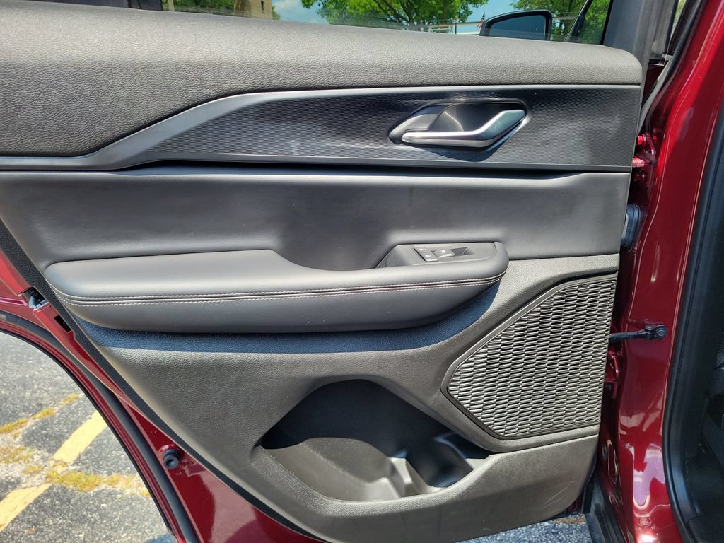Certified 2025 Jeep Grand Cherokee Laredo AWD/4WD image 11
