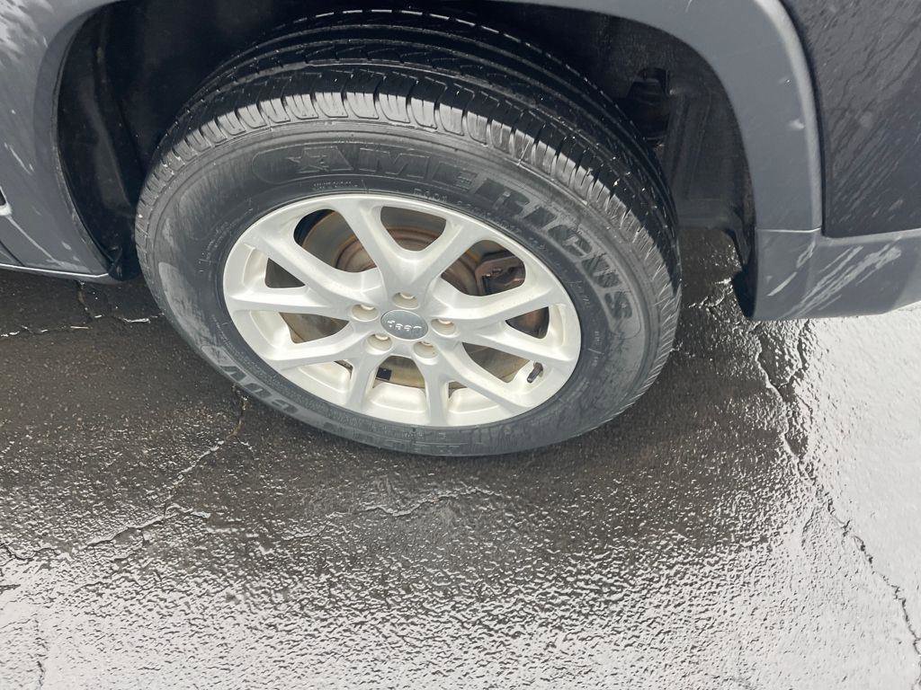 Used 2014 Jeep Cherokee Latitude image 27