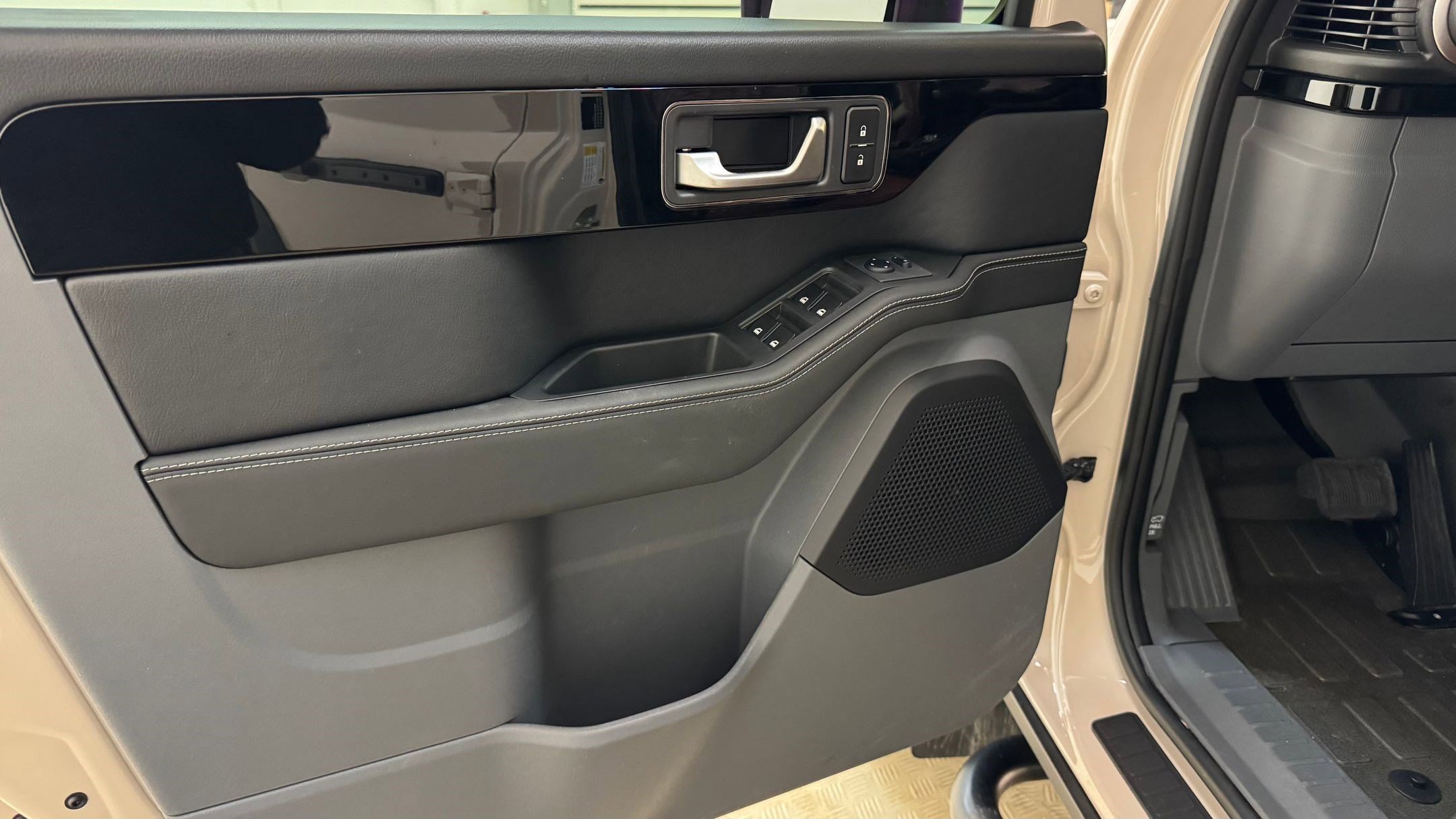 Used 2024 INEOS Grenadier Fieldmaster Edition image 36