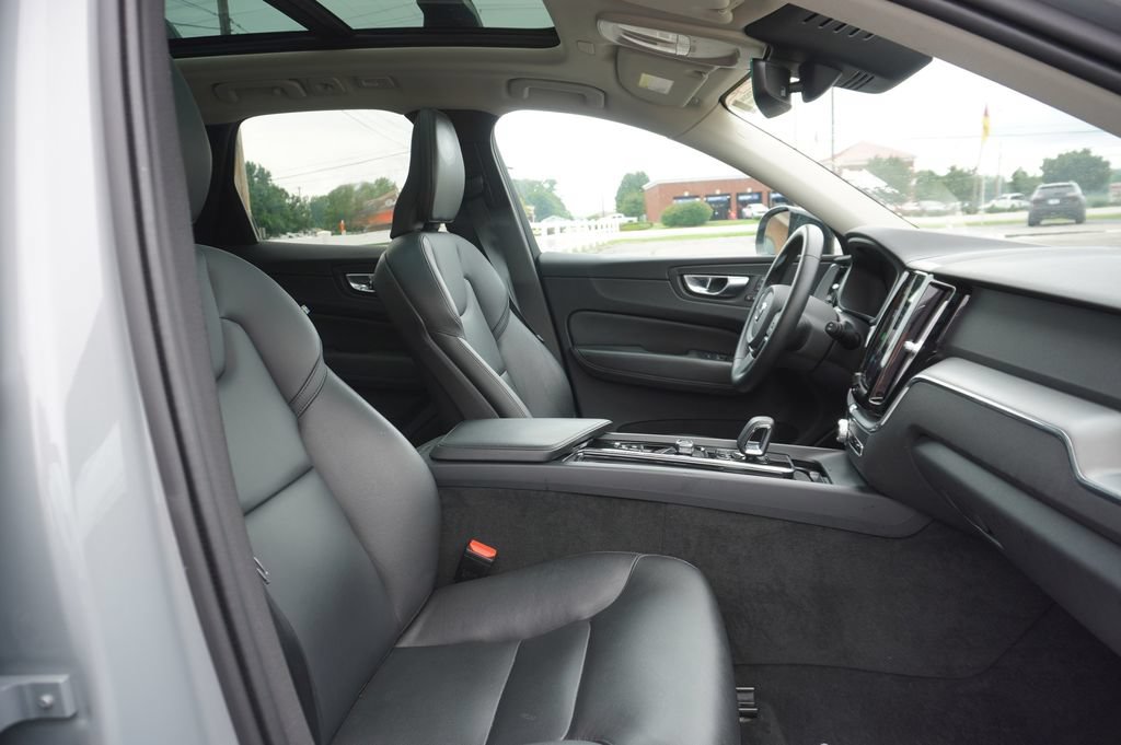 Used 2024 Volvo XC60 B5 Core AWD/4WD image 9