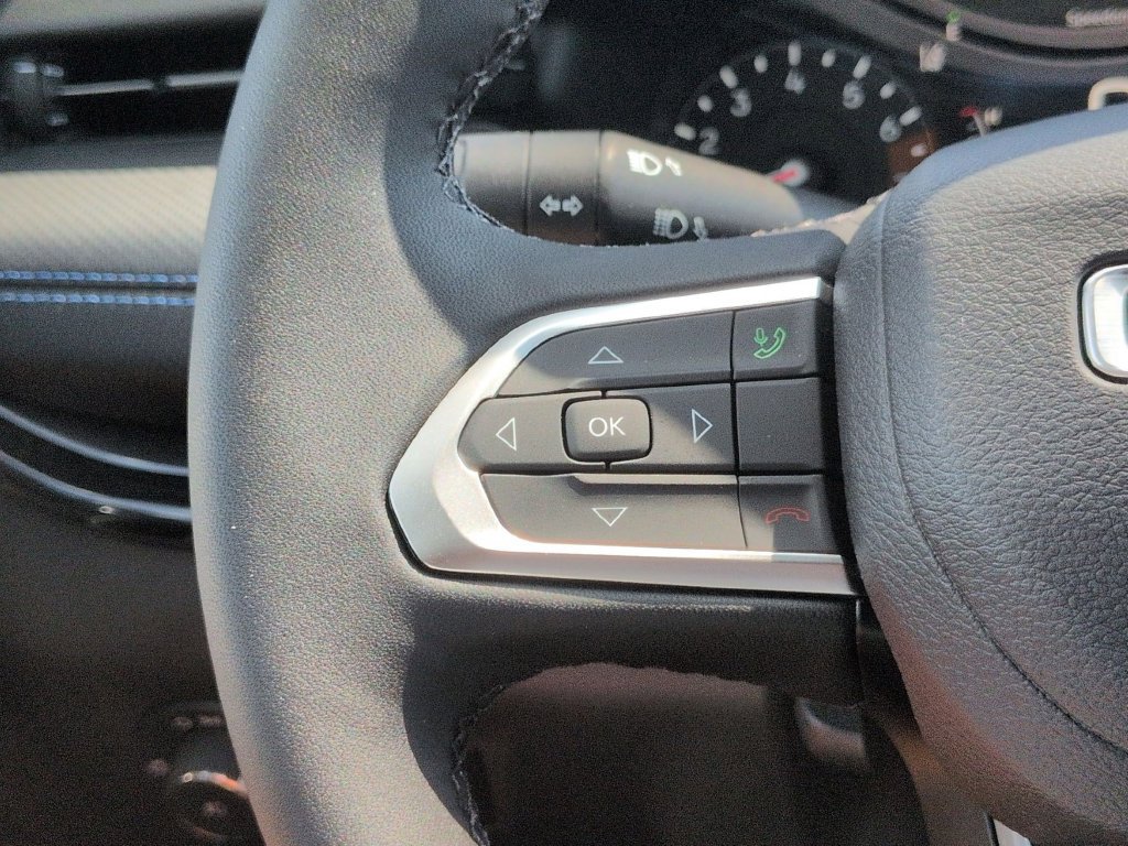 New 2026 Jeep Compass Latitude AWD/4WD image 18