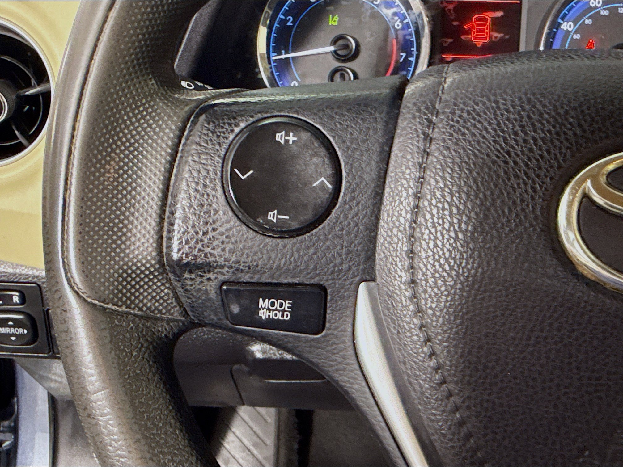Used 2018 Toyota Corolla LE FWD image 14