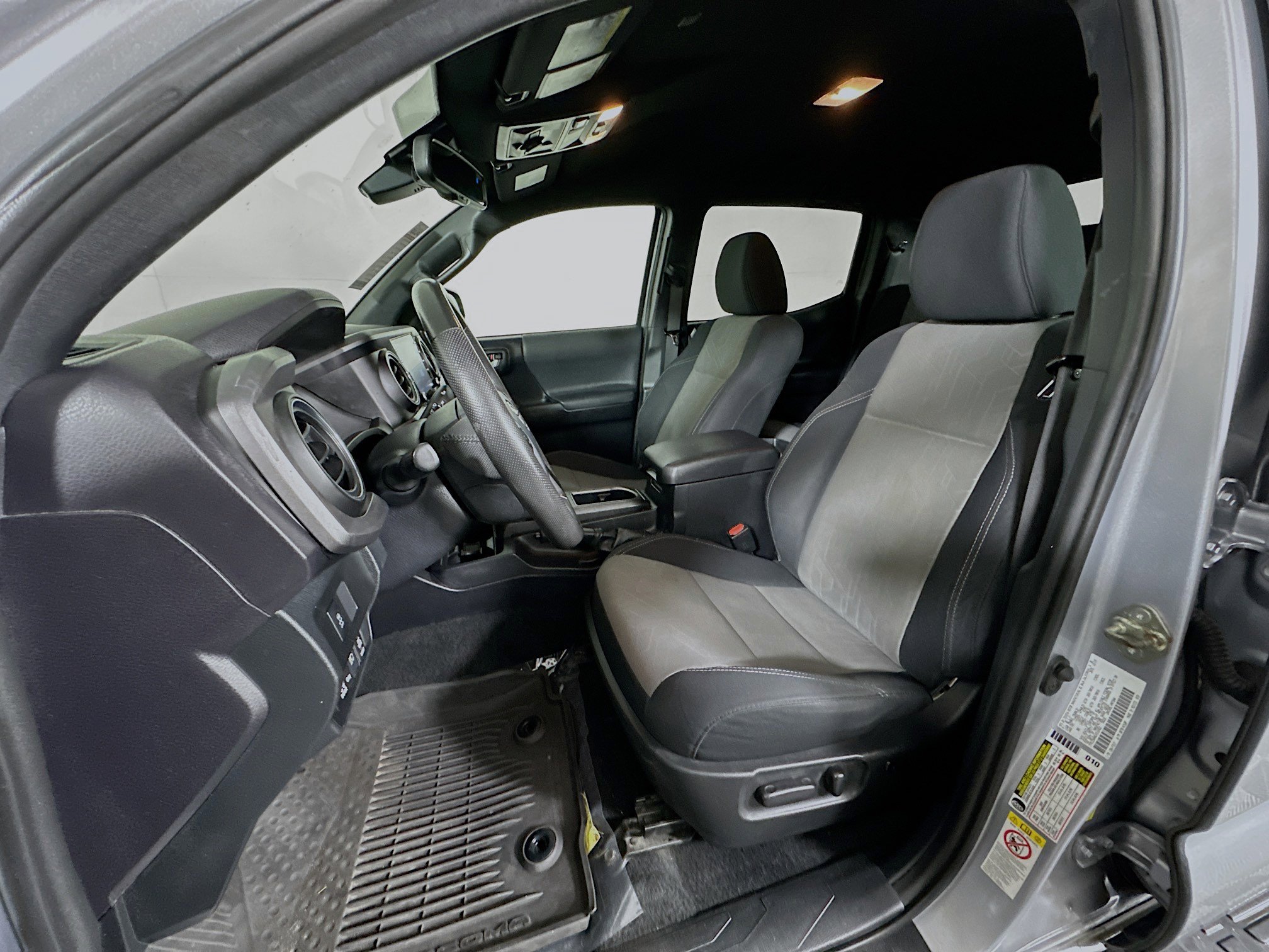 Used 2020 Toyota Tacoma TRD Off-Road w/ Technology Package image 12