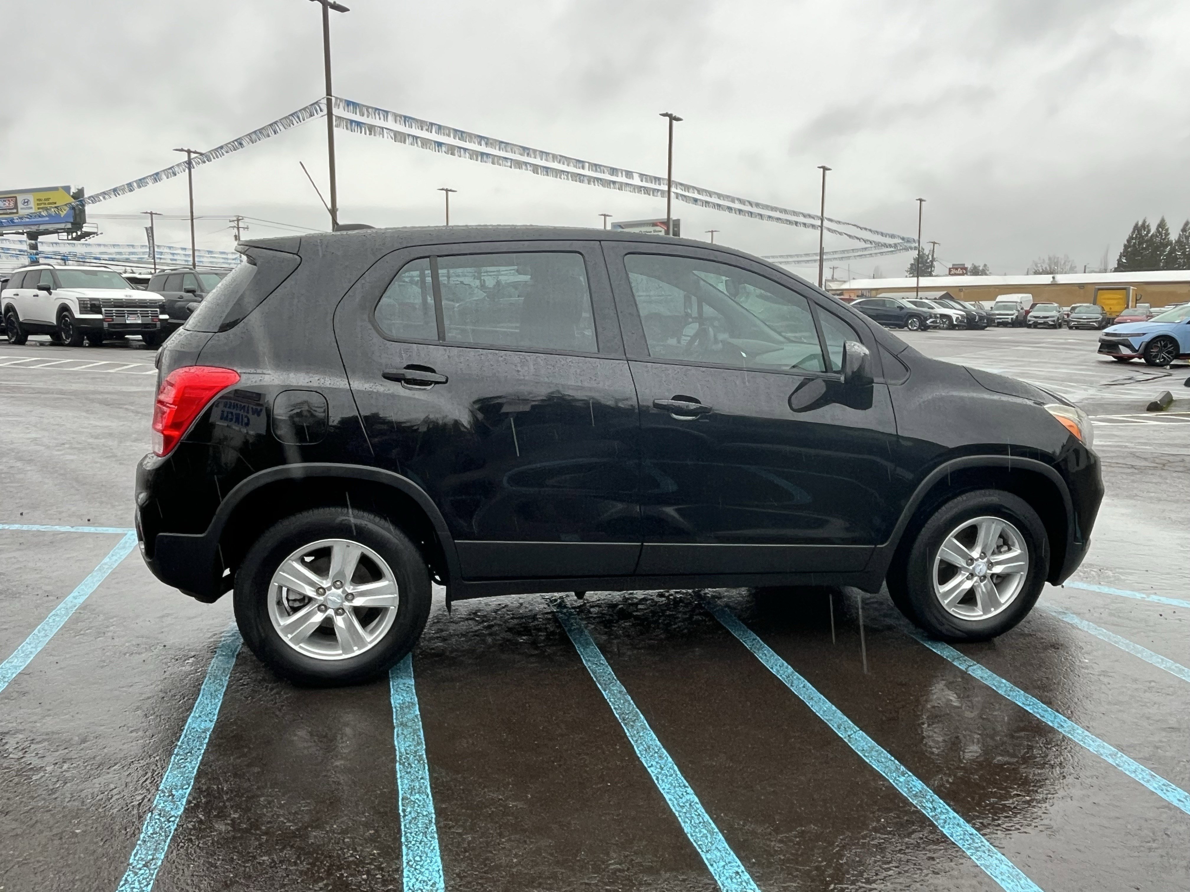 Used 2019 Chevrolet Trax LS w/ LPO, Cargo Package image 6
