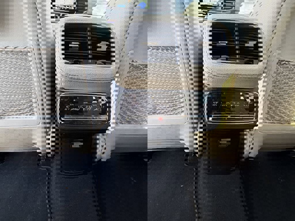 Used 2022 Mercedes-Benz GLS 450 4MATIC image 18